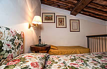 Camera matrimoniale in albergo in posizione centrale a Siena